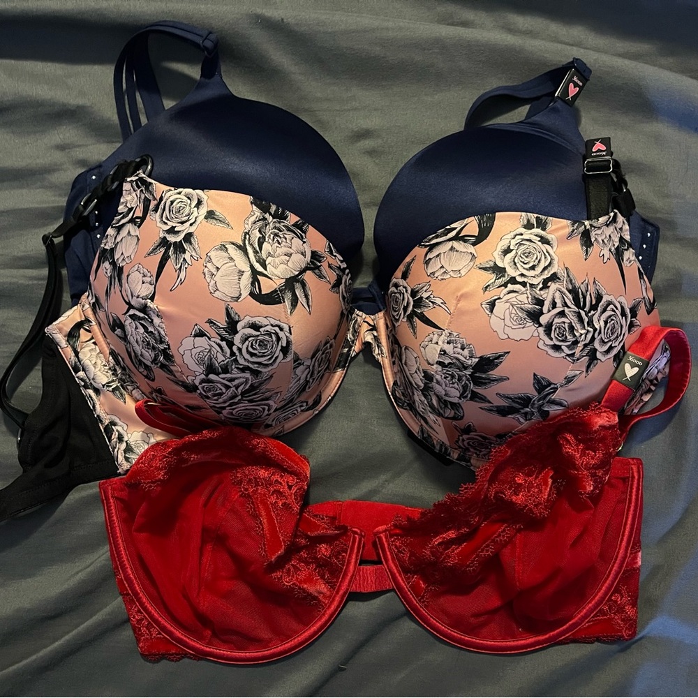 Victoria’s Secret Bras lot- 36ddd